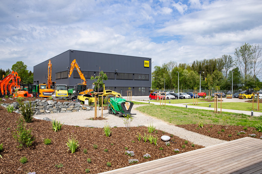 Doosan Dealer Süddeutsche Baumaschinen Opens New Building in Kempten